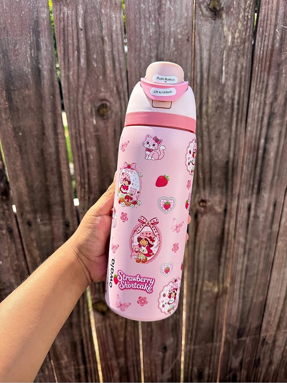 New 32 oz Owala Strawberry Cake Water Bottle in Pink